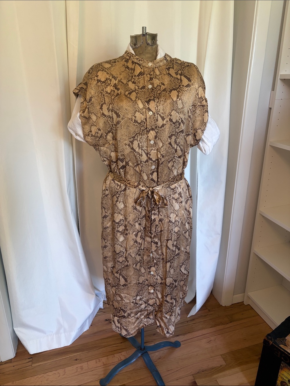 100% silk shirt dress medium snake skin print cap sleeves waist tie